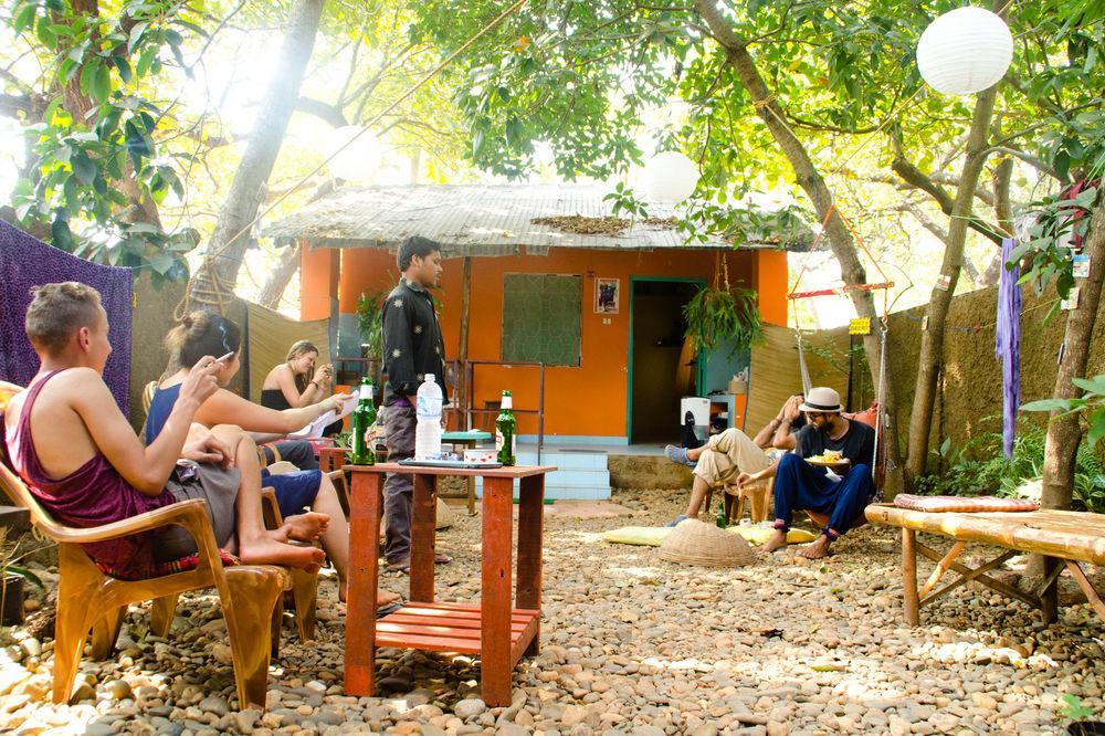 Bricks And Bamboo Hostel Anjuna Exterior photo
